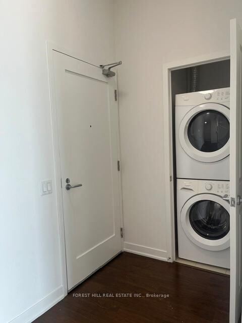 Property Photo:  320 Tweedsmuir Avenue 2804  ON M5P 2Y3 