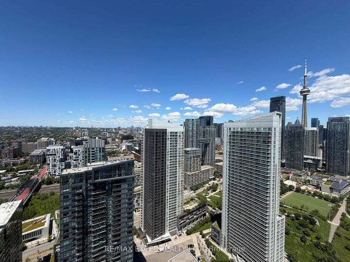 Property Photo: 17 Bathurst Street 4606 ON M5V 0N1