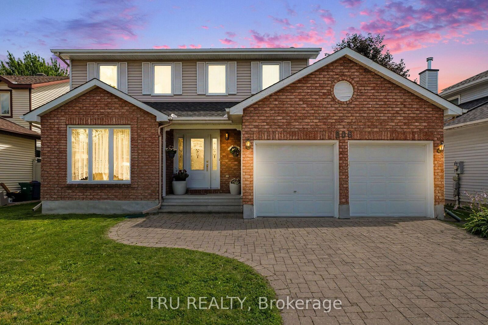 Property Photo: 606 Chenier Way ON K4A 1R1