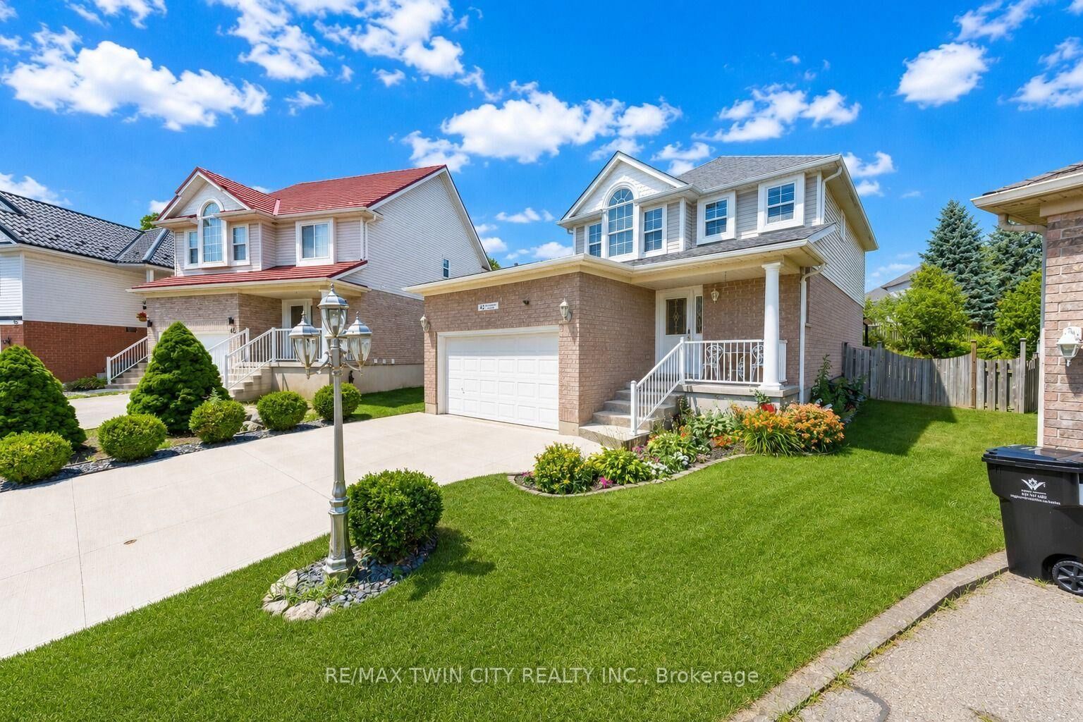 Property Photo:  42 Briarmeadow Crescent  ON N2A 4C5 