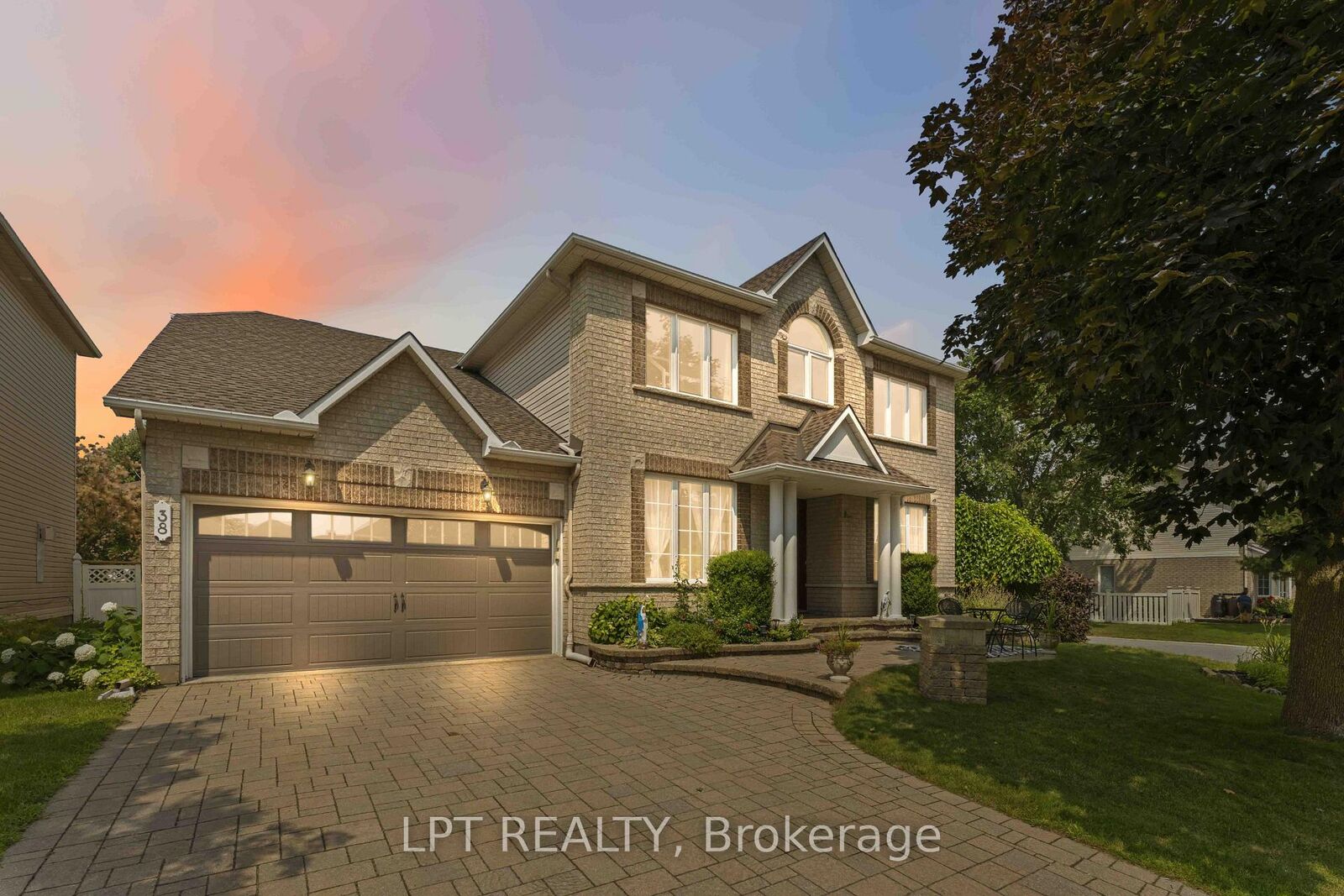 Property Photo: 38 Crosspointe Avenue ON K2G 6N4