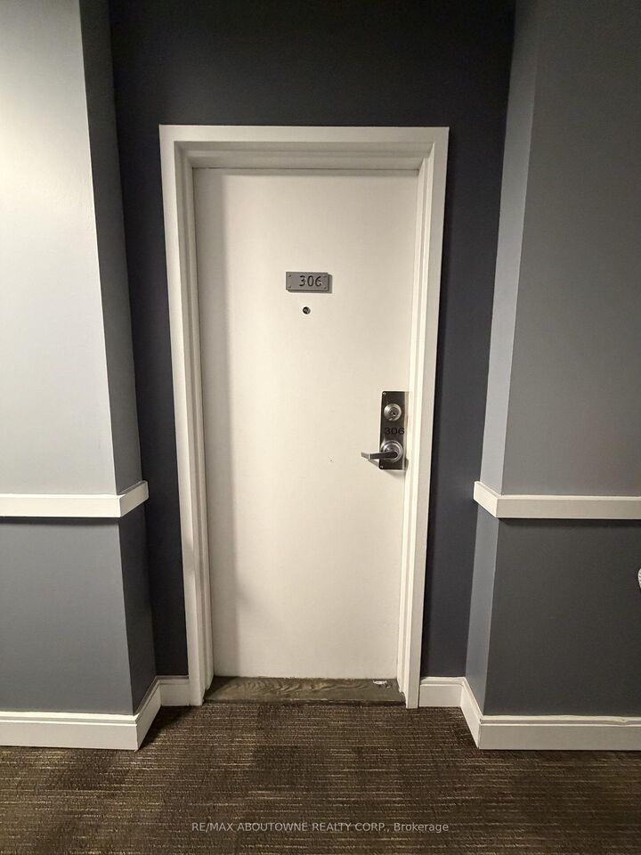 Property Photo: 145 Wellington Street W 306 ON L4G 2N9