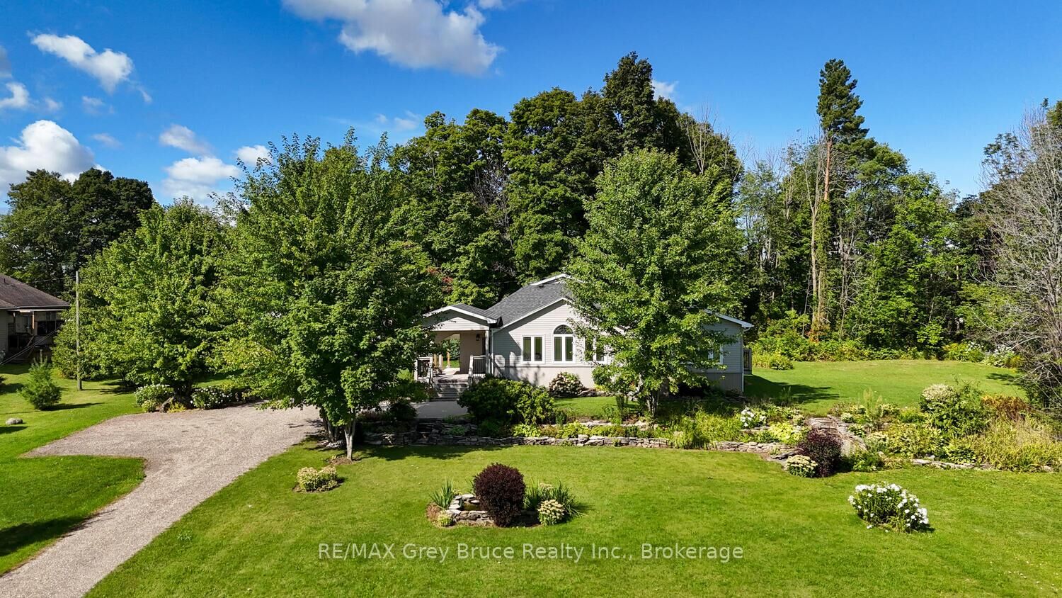 Property Photo: 106 Drive-In Crescent ON N4K 5N7
