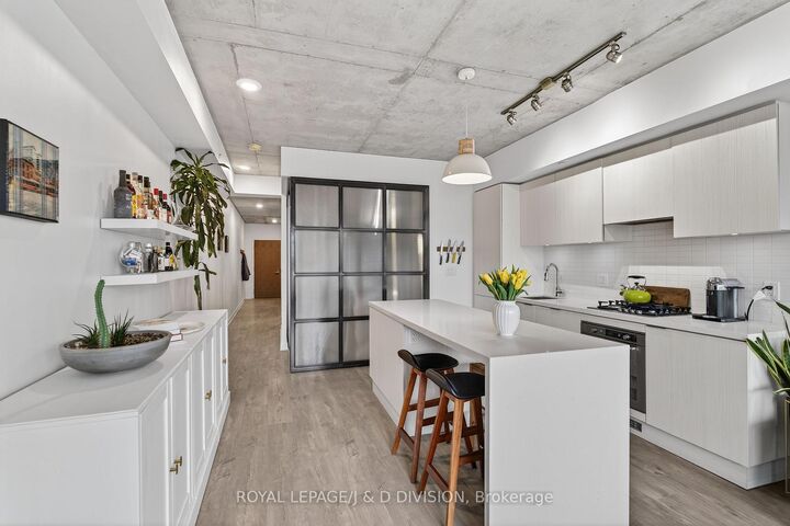 Property Photo:  109 Ossington Avenue 322  ON M6J 0G1 