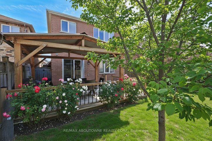 Property Photo:  3339 Ruth Fertel Drive Upper  ON L5M 0H6 