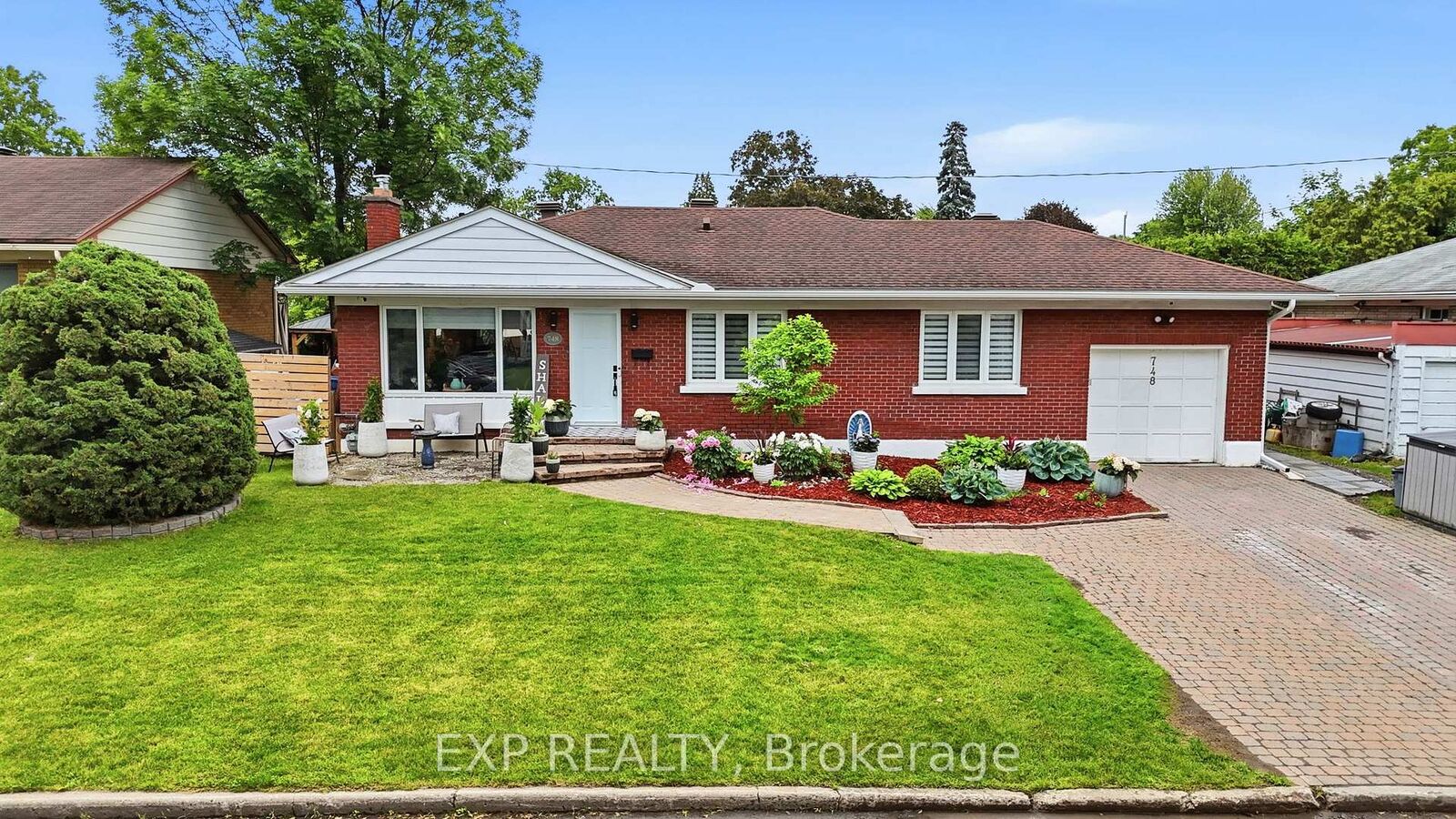 Property Photo: 748 Weston Drive ON K1G 1W2