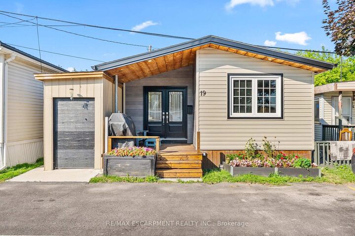 3233 Derry Road E 19 — photo 1