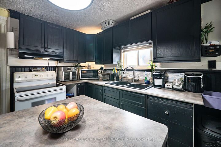 Property Photo: 78 Arthur Street ON N3S 3H8