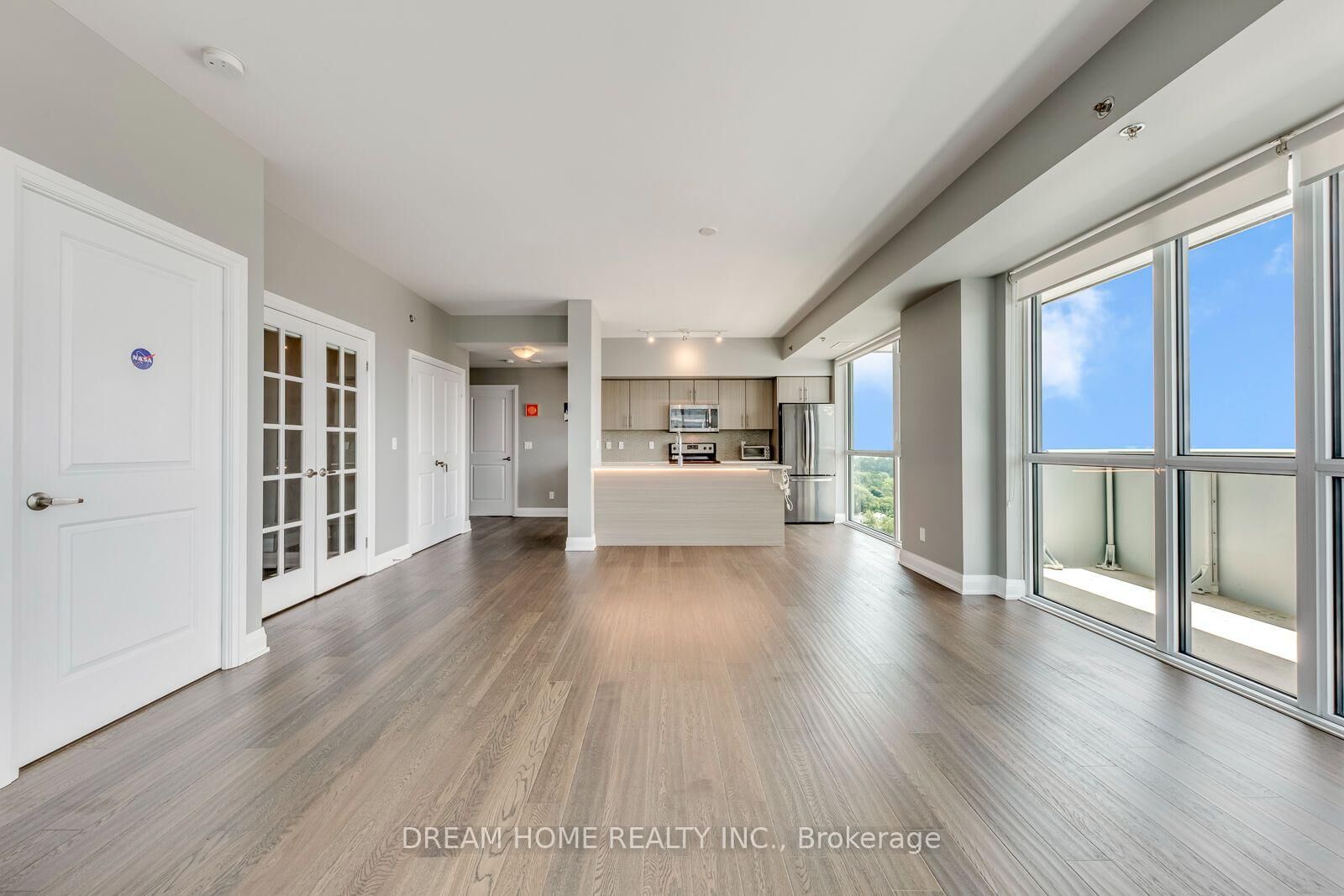 Property Photo:  55 Speers Road 1609  ON L6K 0H9 