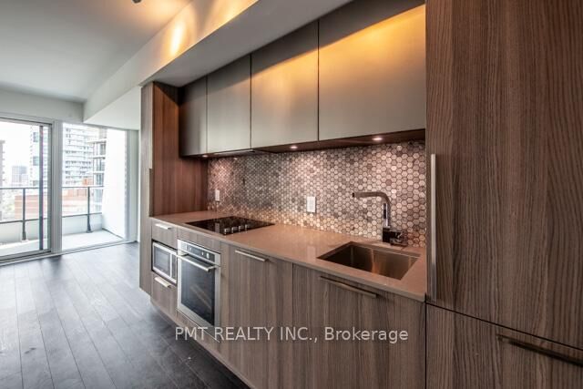 Property Photo:  85 Wood Street 1617  ON M4Y 0E8 