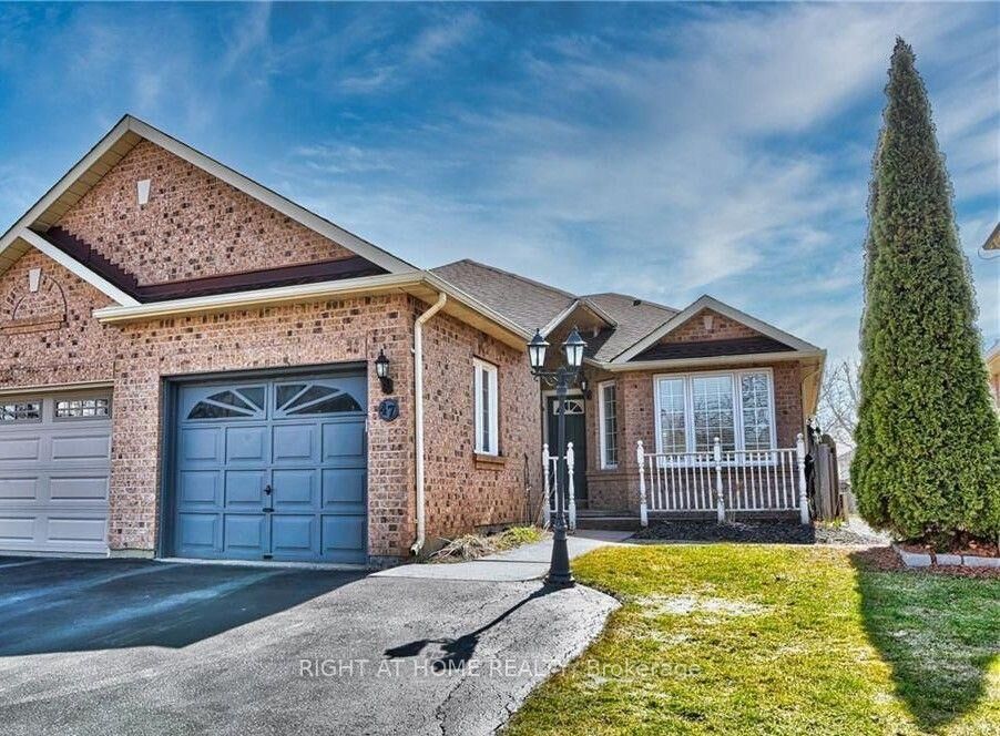 Property Photo:  47 Jackson Court W  ON L3C 7G2 