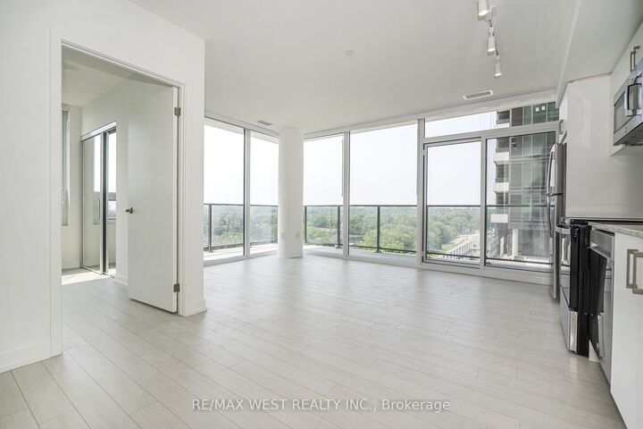 Property Photo:  4010 Eglinton Avenue 815  ON M9A 0G5 