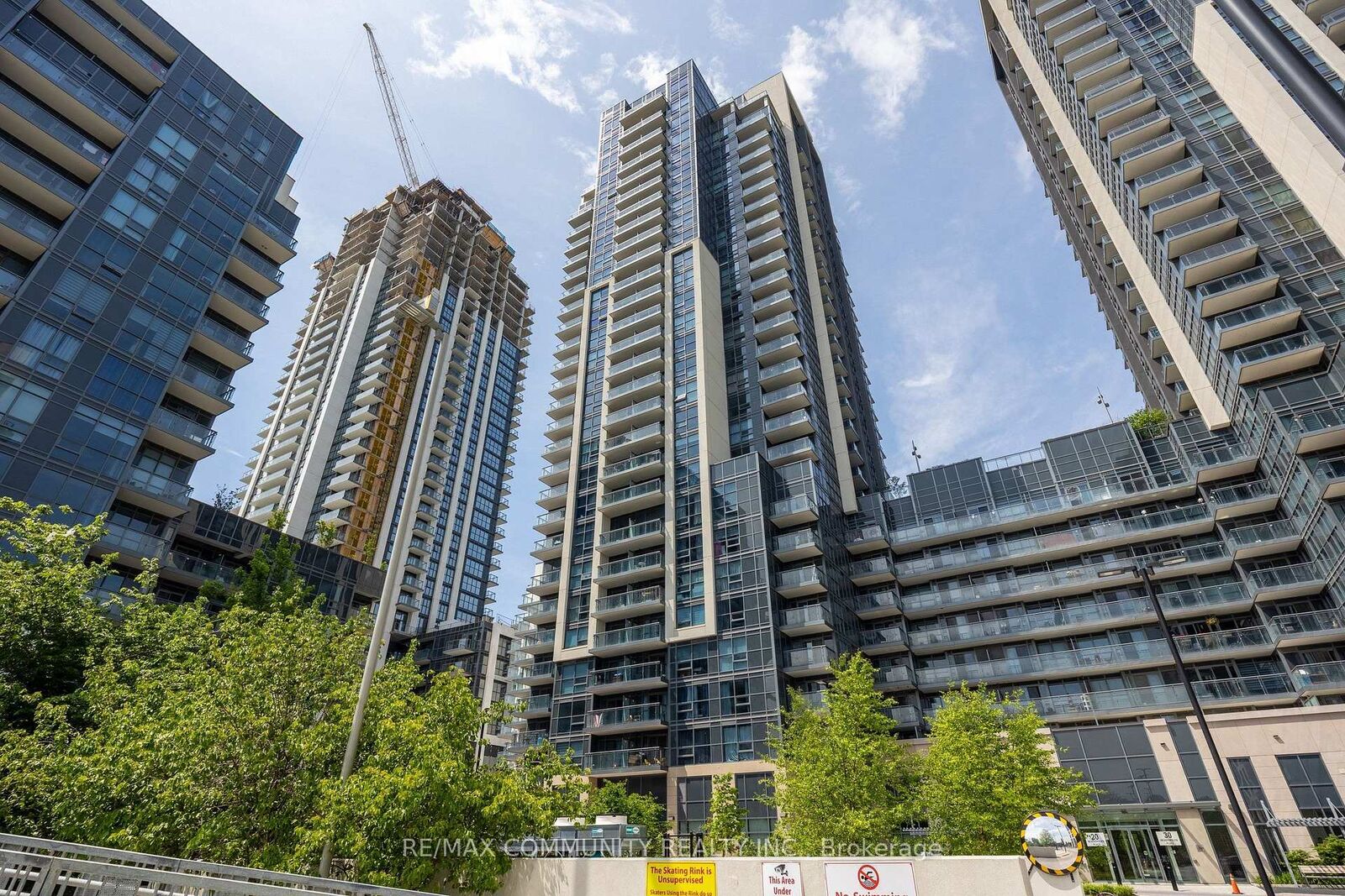 Property Photo: 20 Meadowglen Place 429 ON M1G 0A9