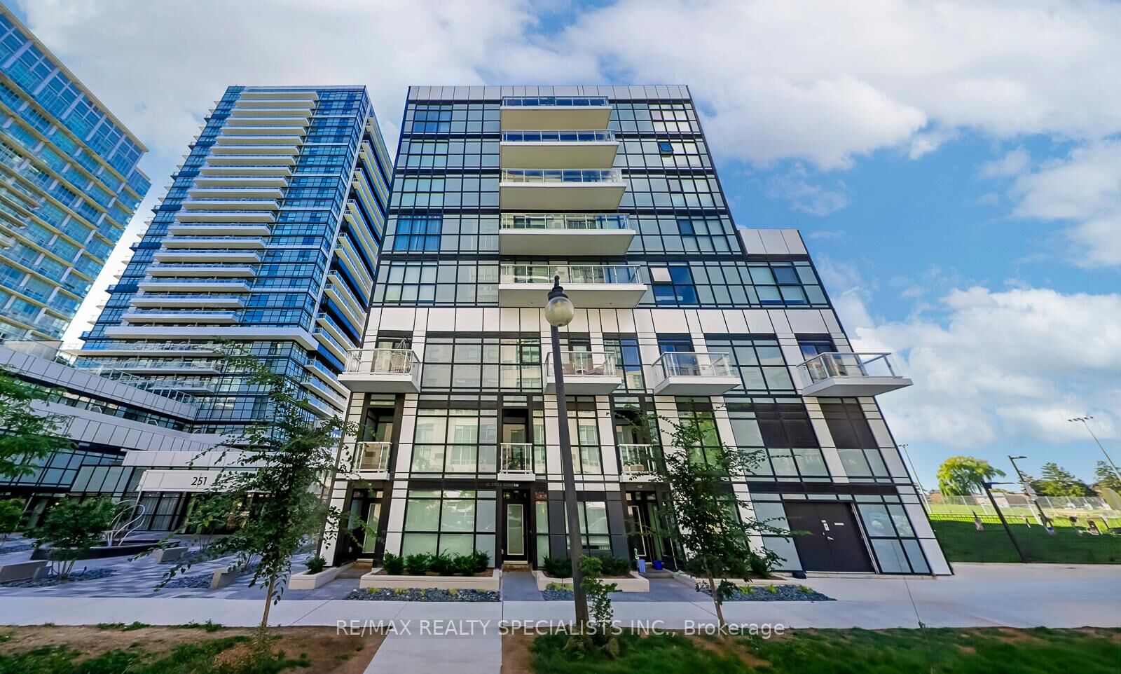 Property Photo:  251 Manitoba Street 914  ON M8Y 4G9 