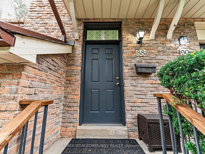 Property Photo: 88 Dana Crescent ON L4J 2R5