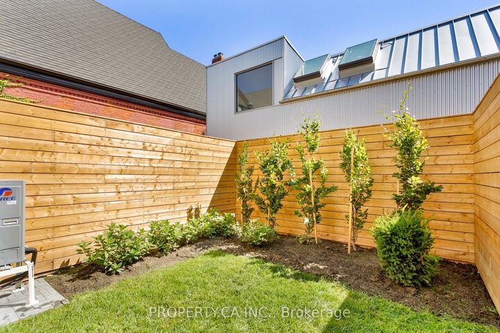 Property Photo:  301 Keele Street Unit #4  ON M6P 2K5 