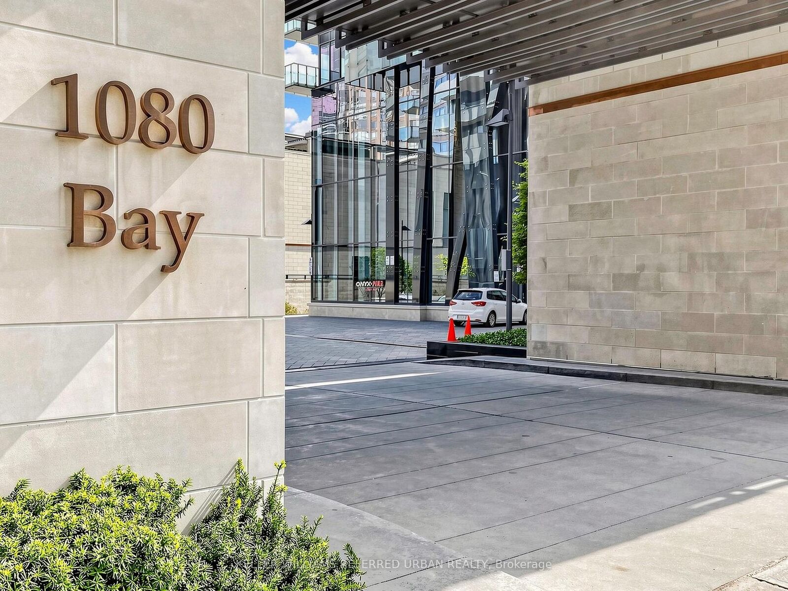 Property Photo: 1080 Bay Street 1710 ON M5S 0A5