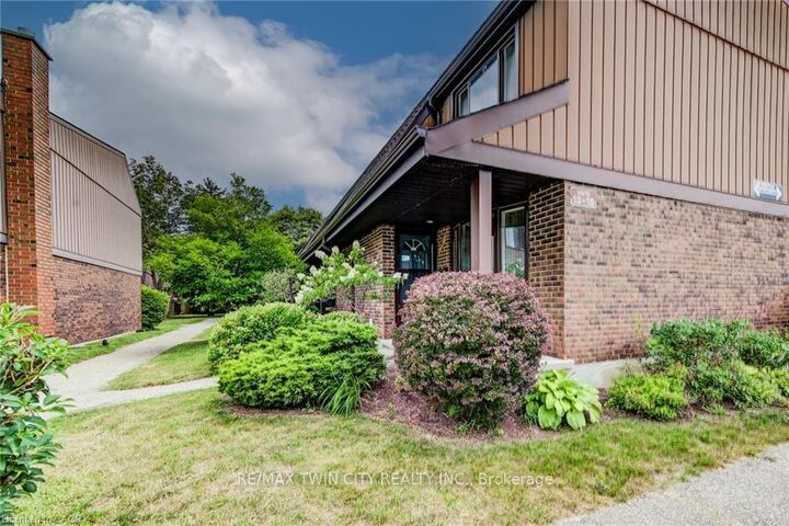 Property Photo:  285 Sandowne Drive 15  ON N2K 2C1 
