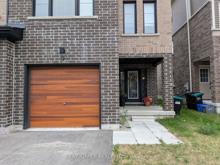 Property Photo:  9 Pumpkin Corner Crescent  ON L9J 0T5 