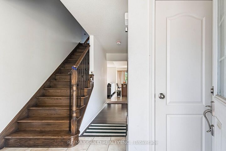 Property Photo: 5 Denali Crescent ON L6P 3P6