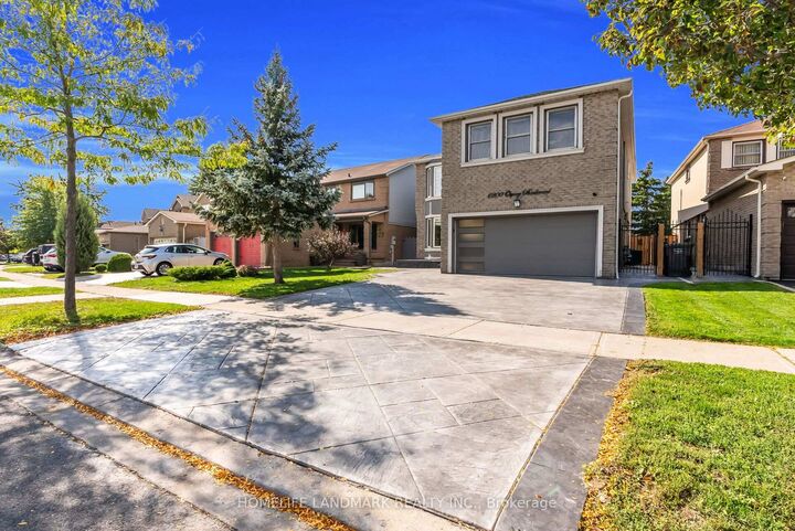 Property Photo: 6200 Osprey Boulevard ON L5N 5W4