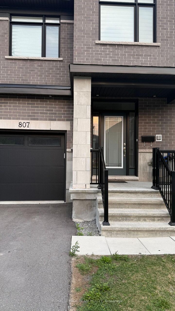 Property Photo:  807 Mochi Circle  ON K2J 6Y8 