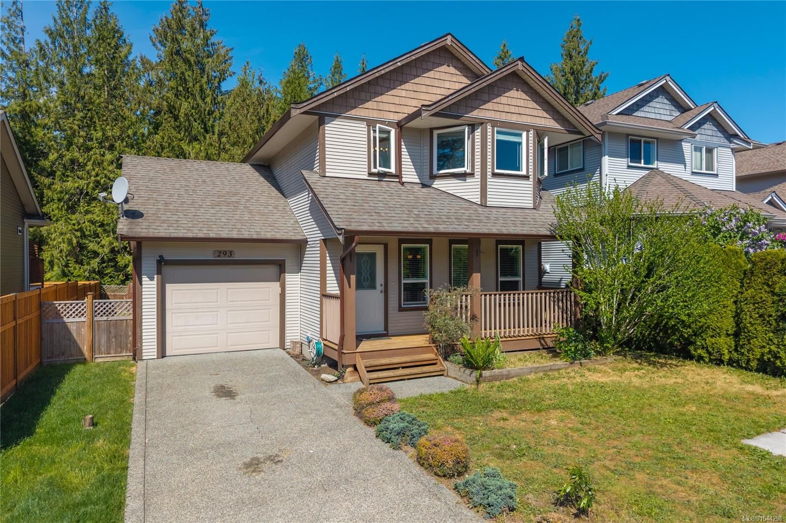 Property Photo: 293 Applegreen Ave BC V9R 0A7
