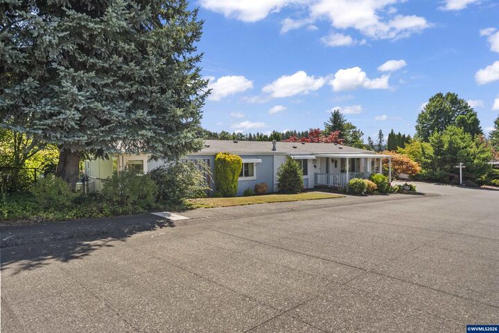 Property Photo:  2120 Robins  #111 Ln SE #111  OR 97306 