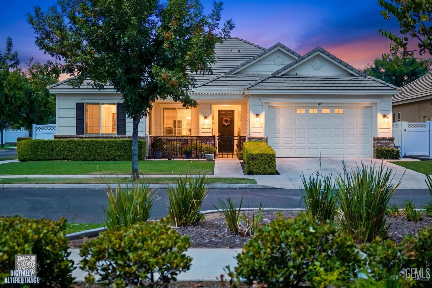 Property Photo: 303 Coachman Way CA 93312