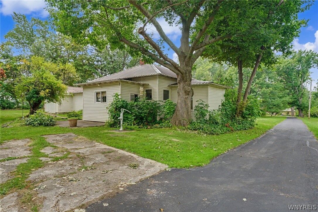 Property Photo:  10604 Lake Shore Road  NY 14081 