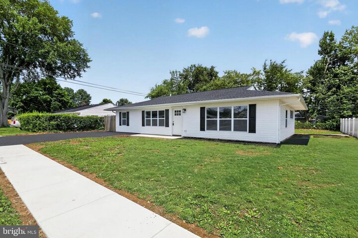 Property Photo:  10 Carlin Lane  DE 19713 