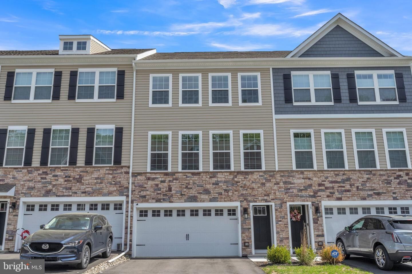 Property Photo:  10 Lilac Circle  NJ 08054 