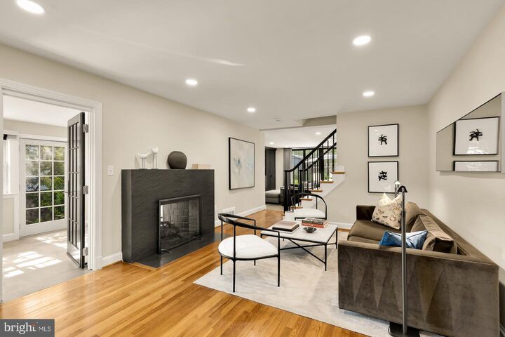 Property Photo:  517 Janneys Lane  VA 22302 