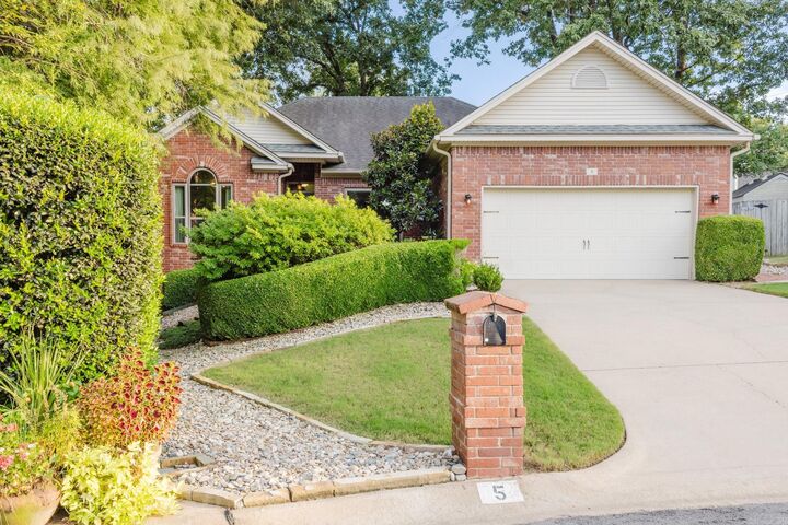 Property Photo:  5 Woodbrook Court  AR 72211 