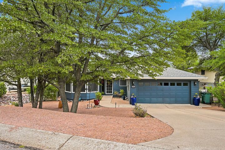 Property Photo: 1105 N Bavarian Way AZ 85541
