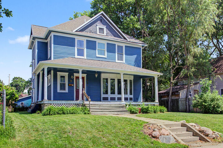 Property Photo:  224 Tama Street  IA 50036 