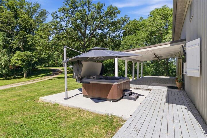 Property Photo: 16032 Pleasant Valley Road IA 50248