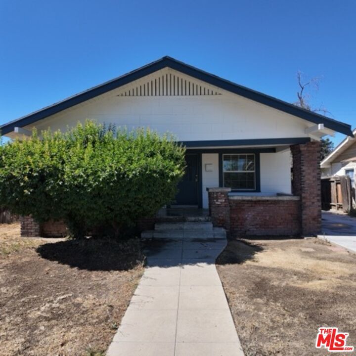 Property Photo:  2416 Chester Ln  CA 93304 