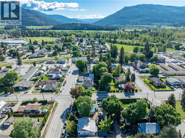 Property Photo:  704 Knight Avenue  BC V0E 1V0 