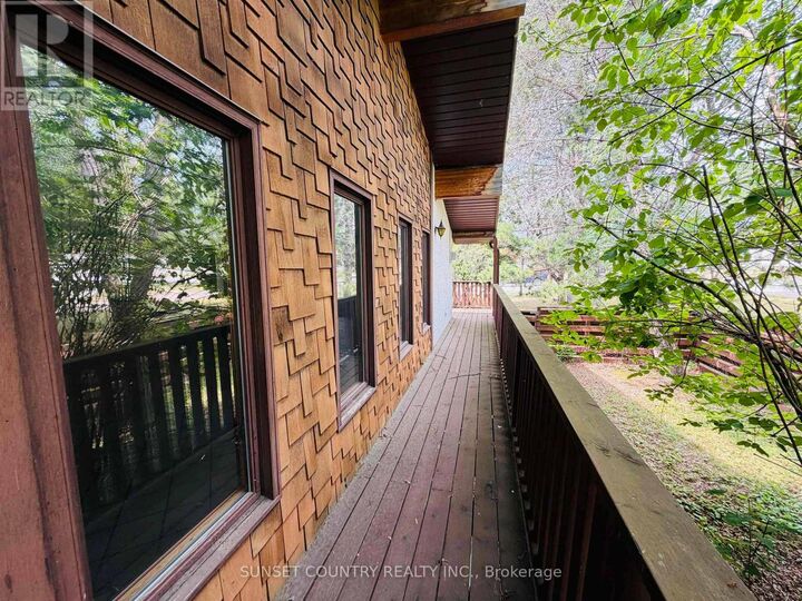 Property Photo:  239 Memorial Avenue  ON P8N 2M6 