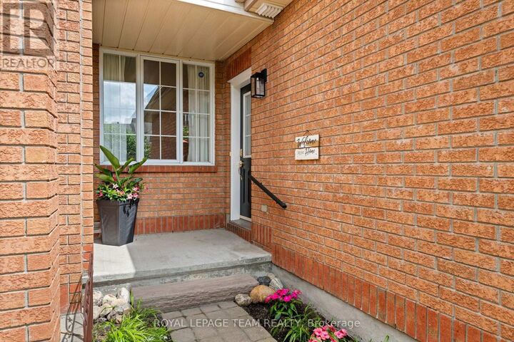 Property Photo:  6 Folison Street  ON K1T 3Y3 