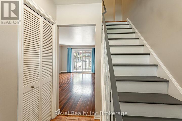 Property Photo: 16 Homestead Crescent ON N6G 2E4