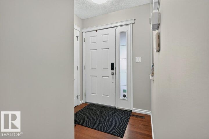 Property Photo:  692 Secord Boulevard NW  AB T5T 6Z6 