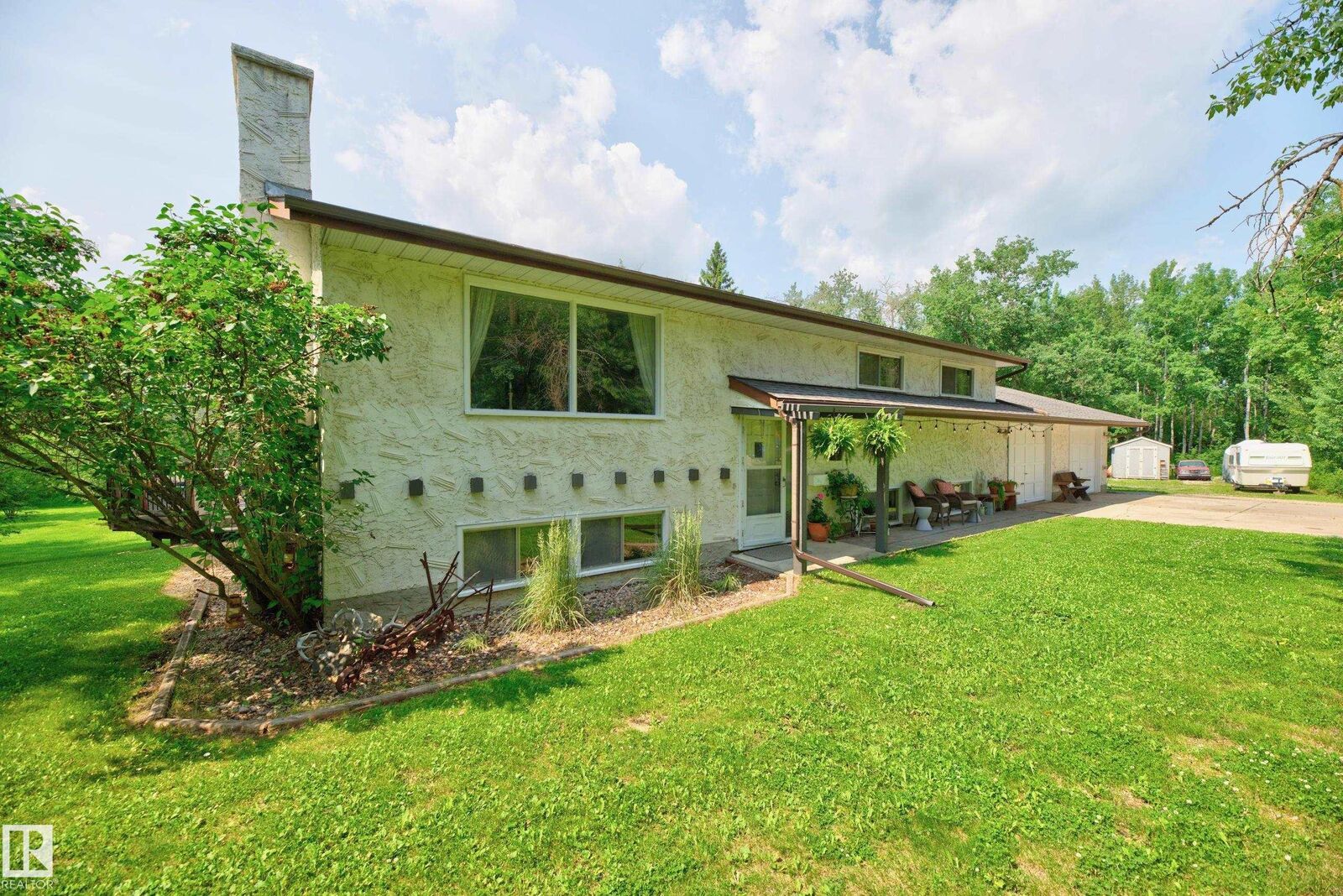 Property Photo:  52435 Rge Road 223 218  AB T8A 4P8 