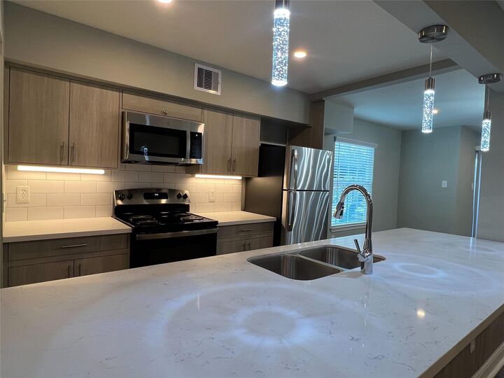 Property Photo:  8003 Woodway Drive 84  TX 77063 