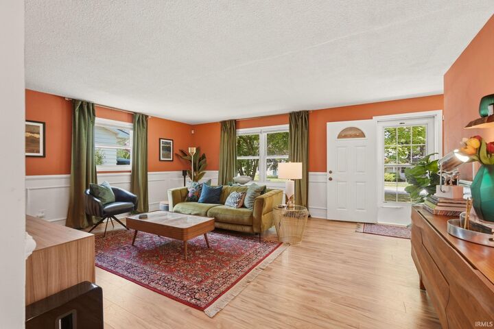 Property Photo: 1534 Glenwood Avenue IN 46805