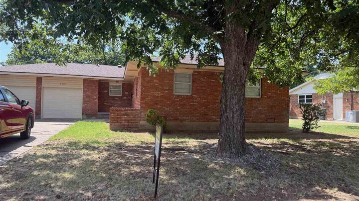 Property Photo: 507 NW 40th OK 73505