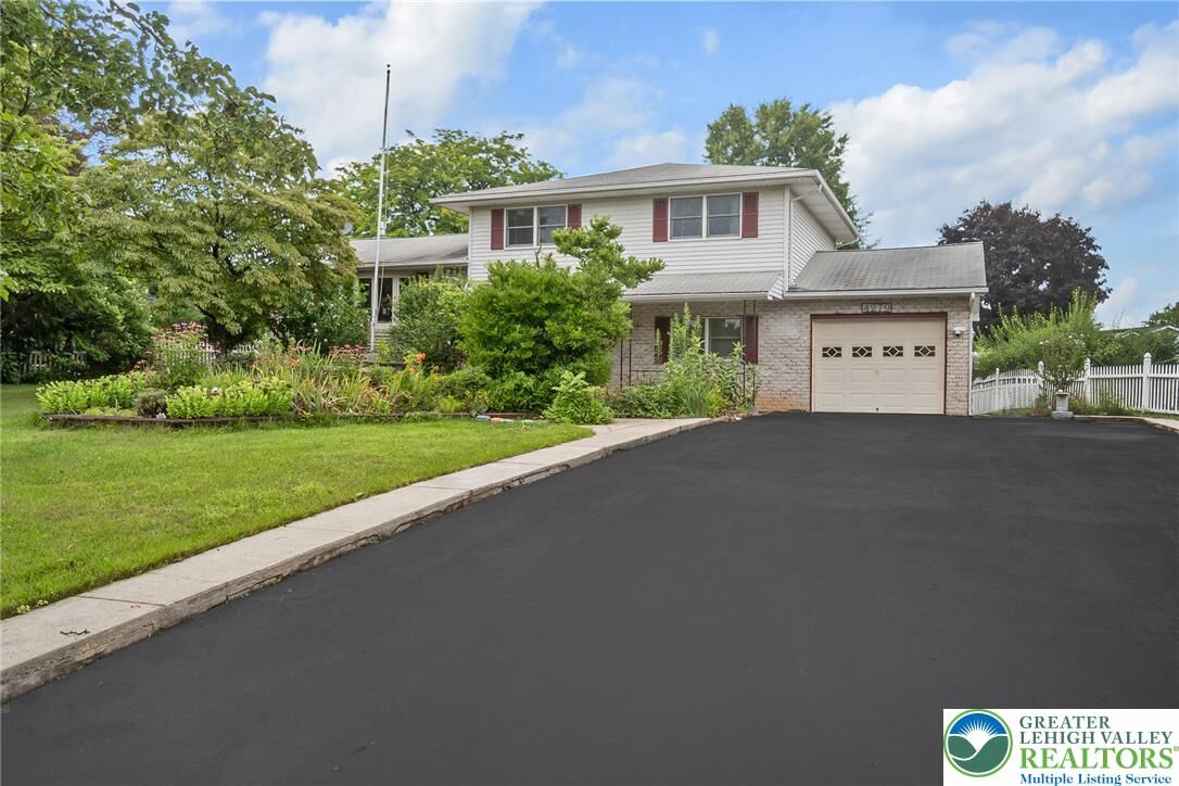 Property Photo:  4279 Hilltop Place  PA 18020 