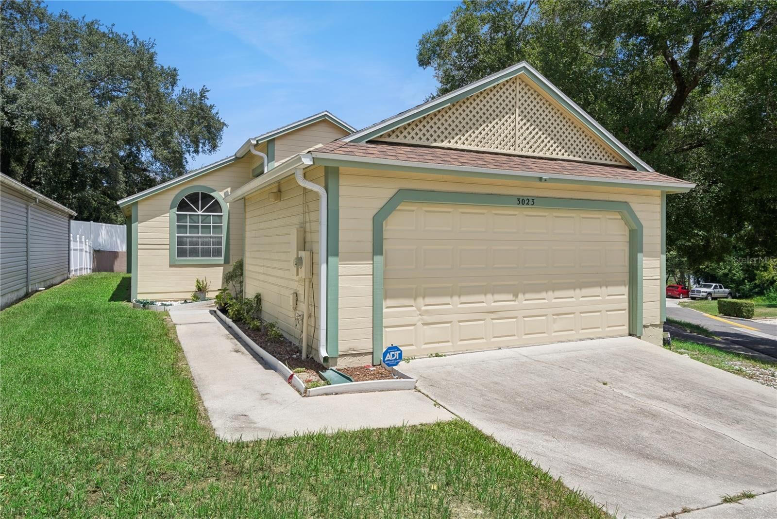 Property Photo: 3023 Weymouth Court FL 32703