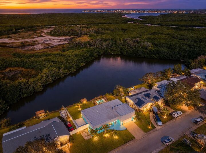 Property Photo: 3627 Grayton Drive FL 34652